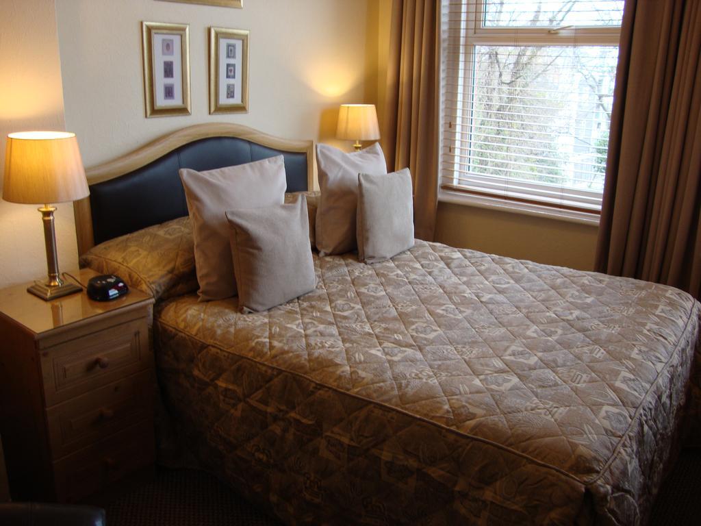 The Newark Hotel บอร์นมัธ ภายนอก รูปภาพ